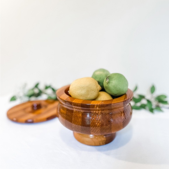 Gorgeous handmade multi-wood turned bowl with lid-artist signed - Picture 3 of 6